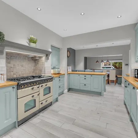 Ferienhaus Heights - Luxury 6 Bed Harrogate